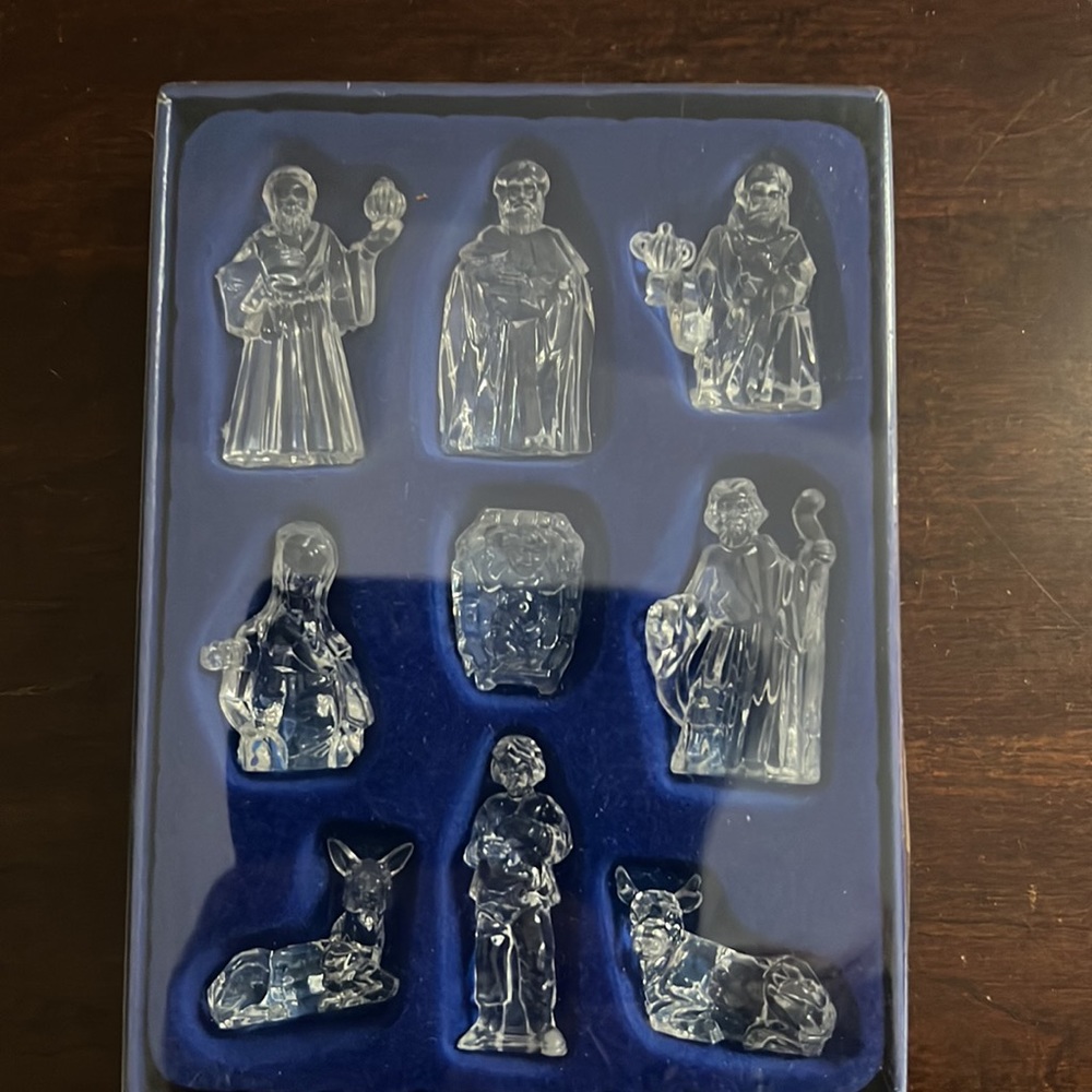 NIB/Vintage 9 Mini Manger figurines